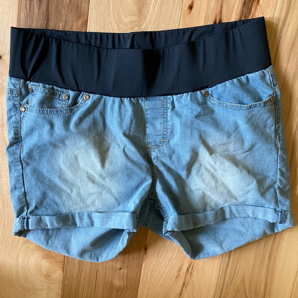 Maternity shorts